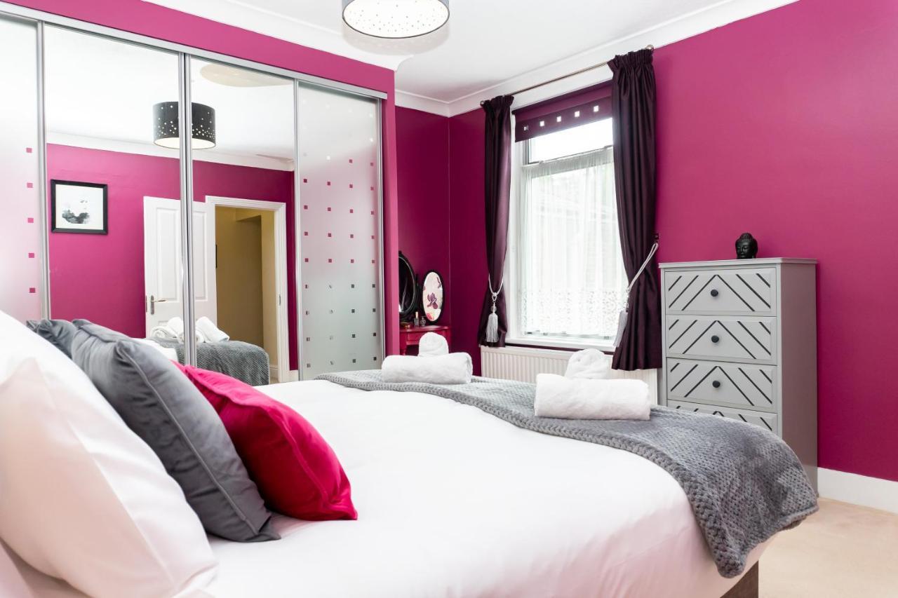 Red Cherry House Watford  Bagian luar foto