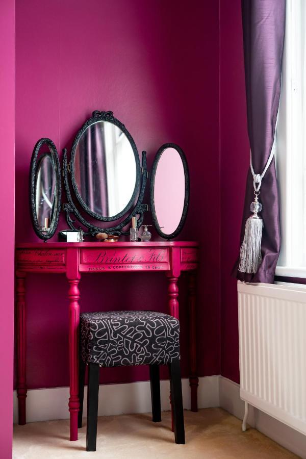 Red Cherry House Watford  Bagian luar foto